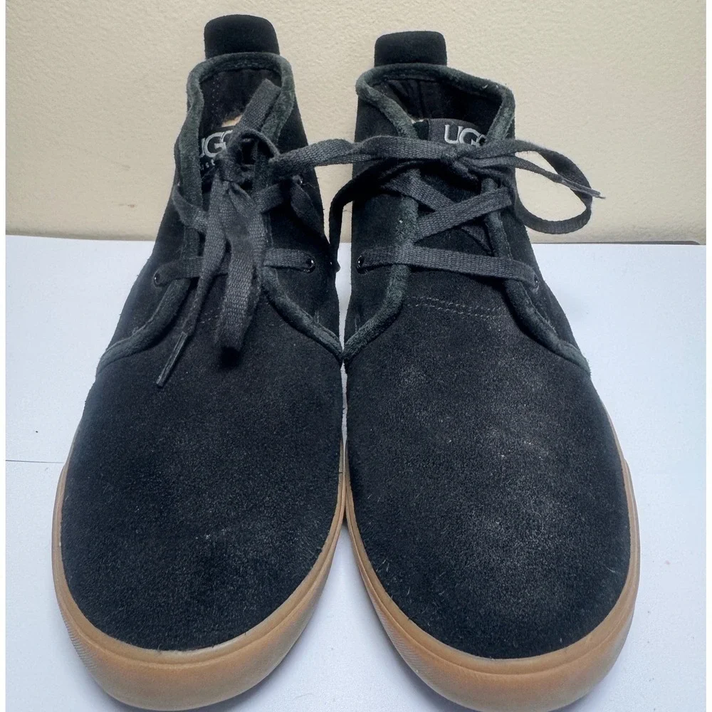 UGG Australia 3304 Black Suede Chukkas Gum Sole‎ Mens 6 Womens 8 Boots